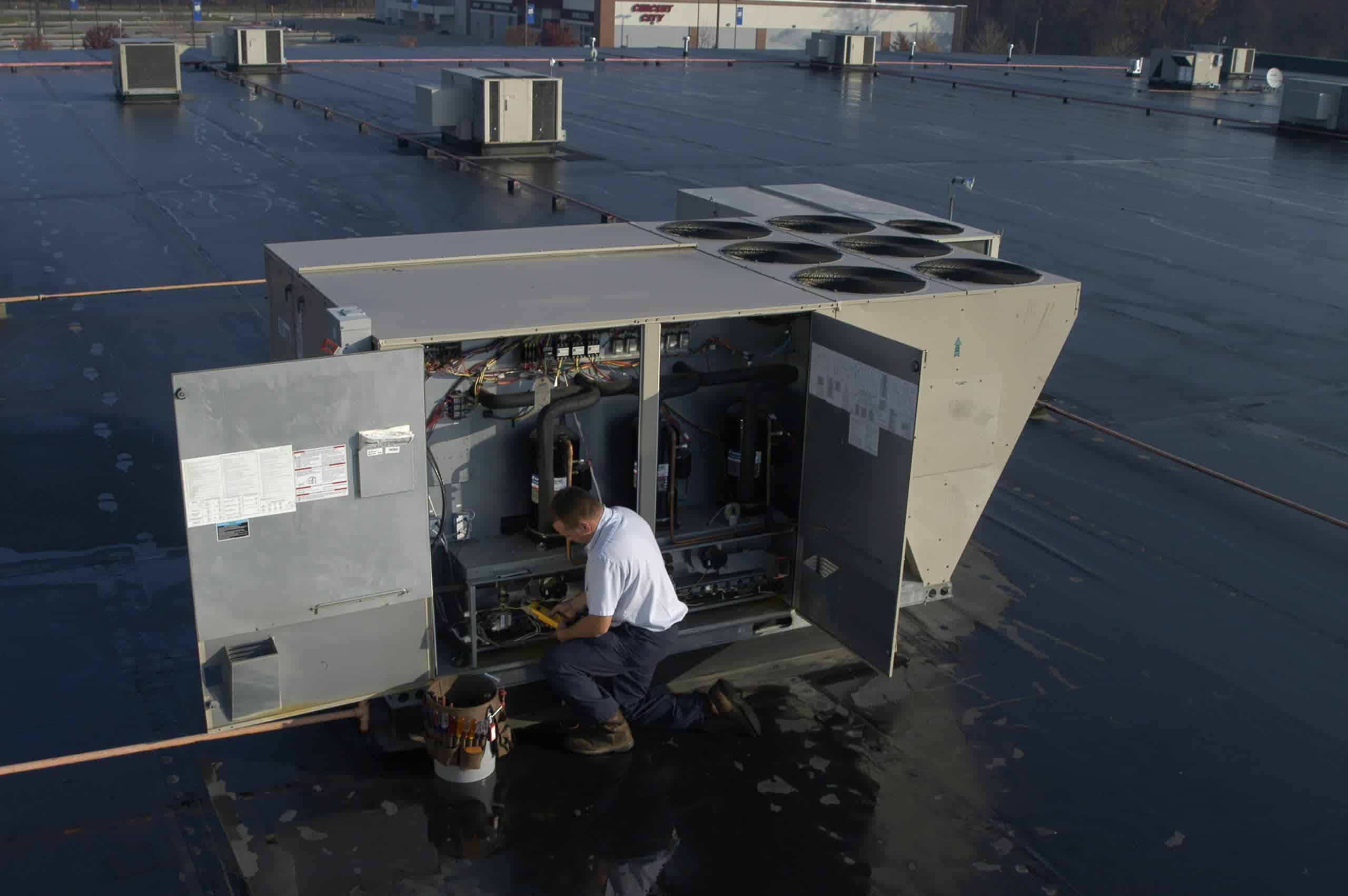 Commercial rooftop unit repair